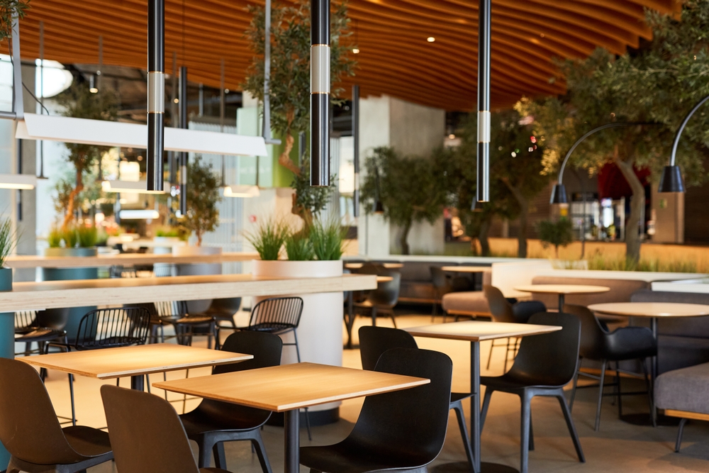 Background,Image,Of,Empty,Food,Court,Interior,With,Wooden,Tables