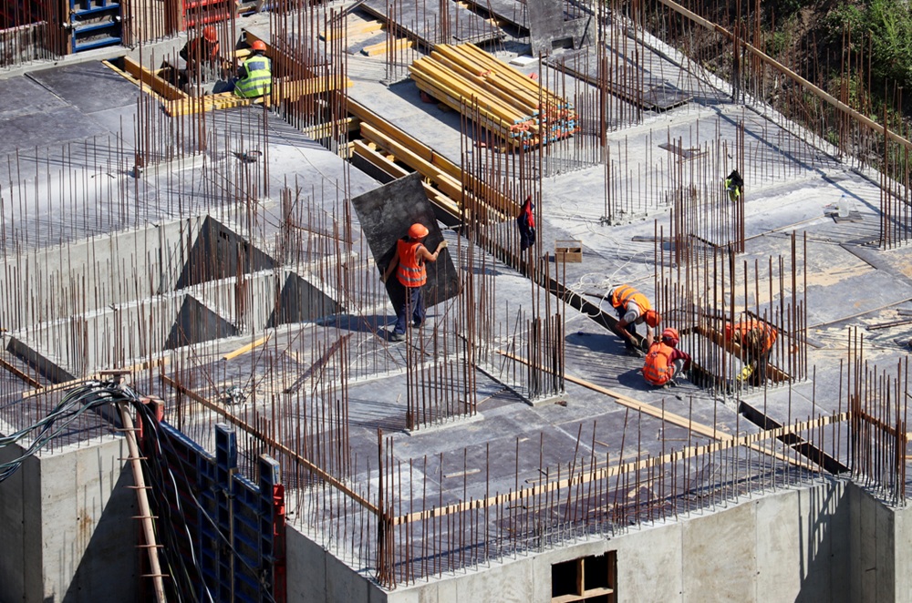 Workers,Laying,Concrete,Floors,And,Building,Walls,On,Construction,Site.
